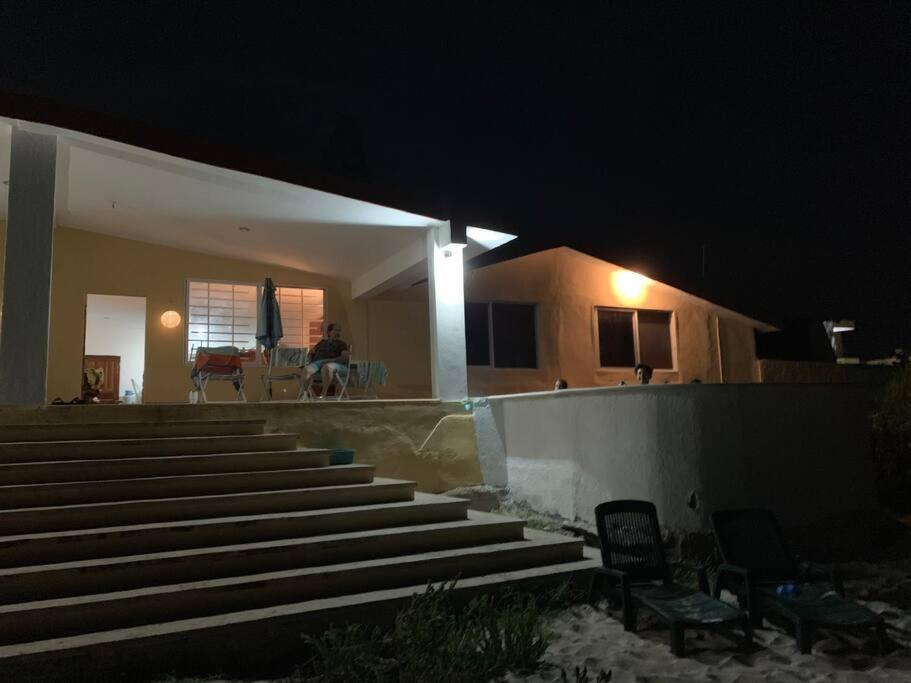 La Casa Amarilla Frente Al Mar Villa Chelem Kültér fotó