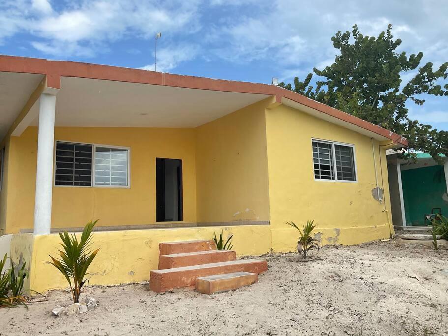 La Casa Amarilla Frente Al Mar Villa Chelem Kültér fotó